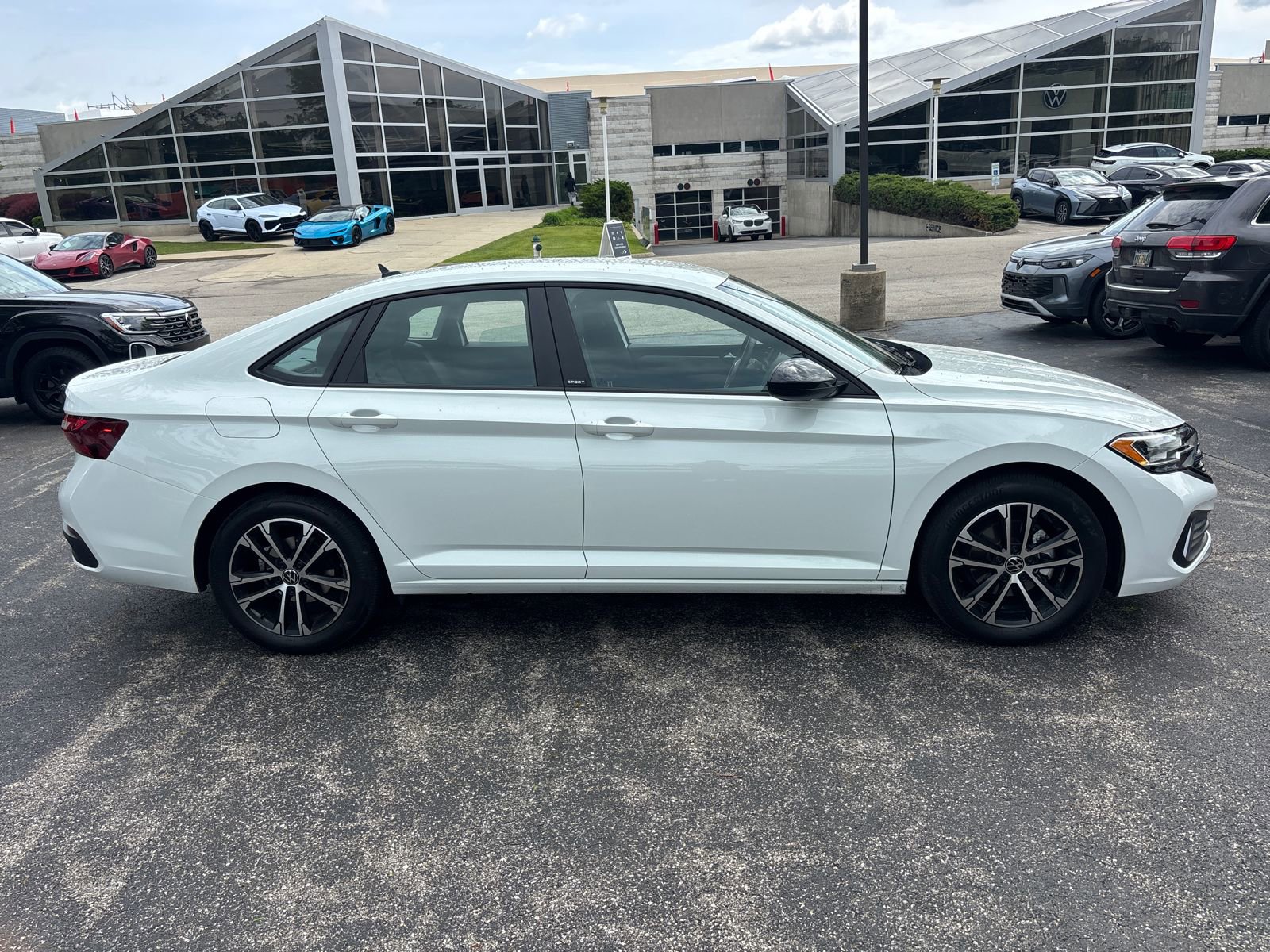 Used 2024 Volkswagen Jetta Sport FWD image 4