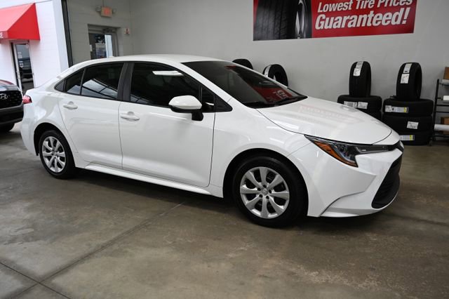 Used 2023 Toyota Corolla LE FWD image 4