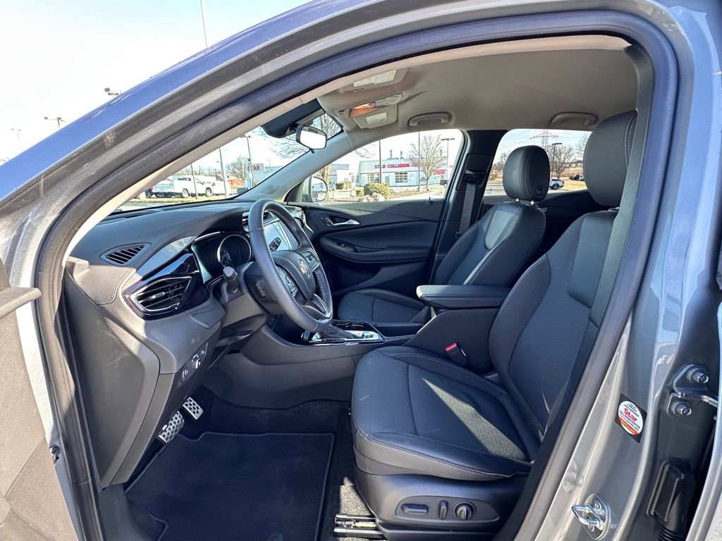 Certified 2023 Buick Encore GX Select w/ Sport Touring Package FWD image 18
