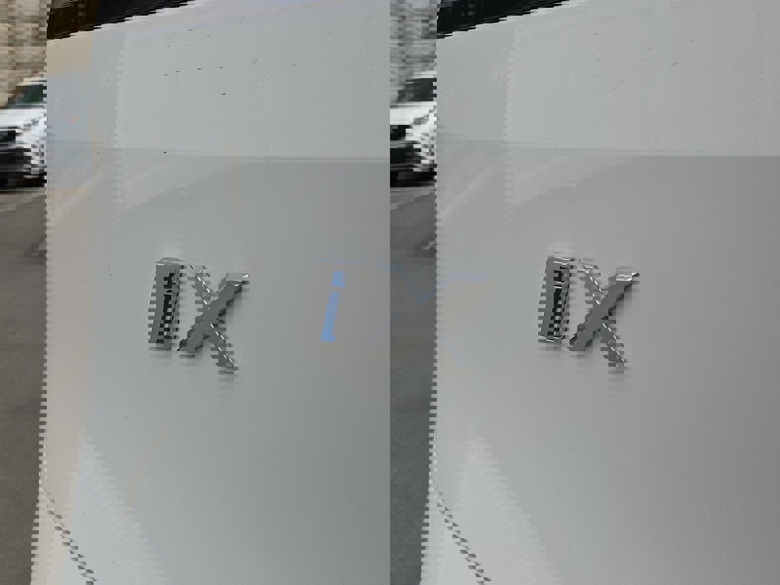 Used 2024 BMW iX xDrive50 w/ Sport Package image 31