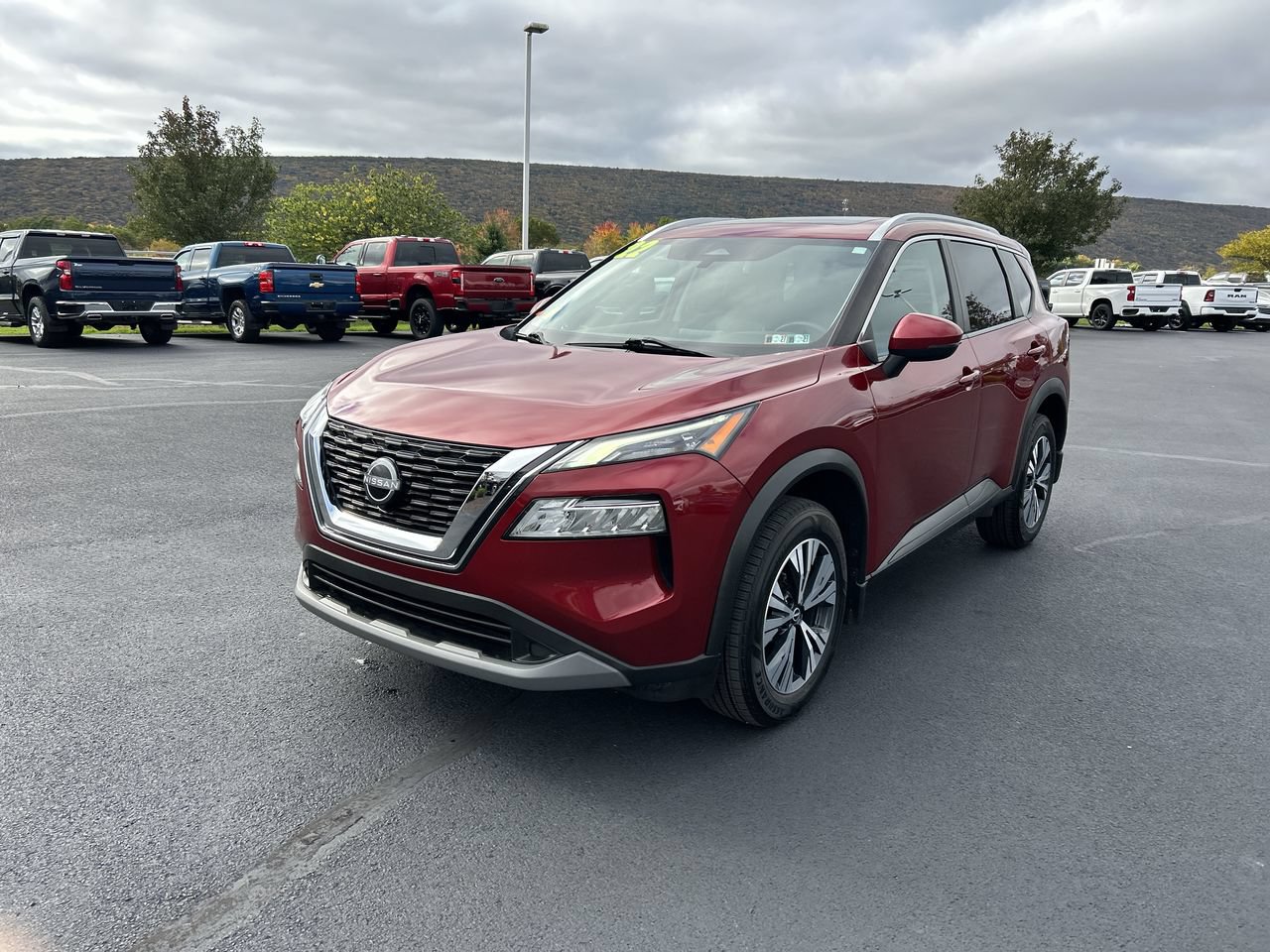 Used 2022 Nissan Rogue SV w/ SV Premium Package AWD/4WD image 3