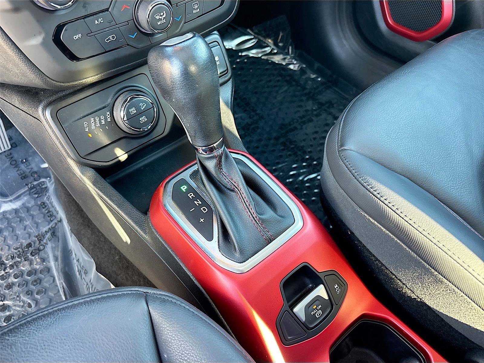 Used 2018 Jeep Renegade Trailhawk image 20