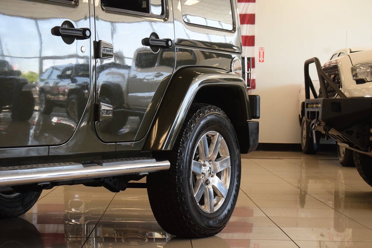 Used 2015 Jeep Wrangler Unlimited Sahara w/ Dual Top Group AWD/4WD image 19
