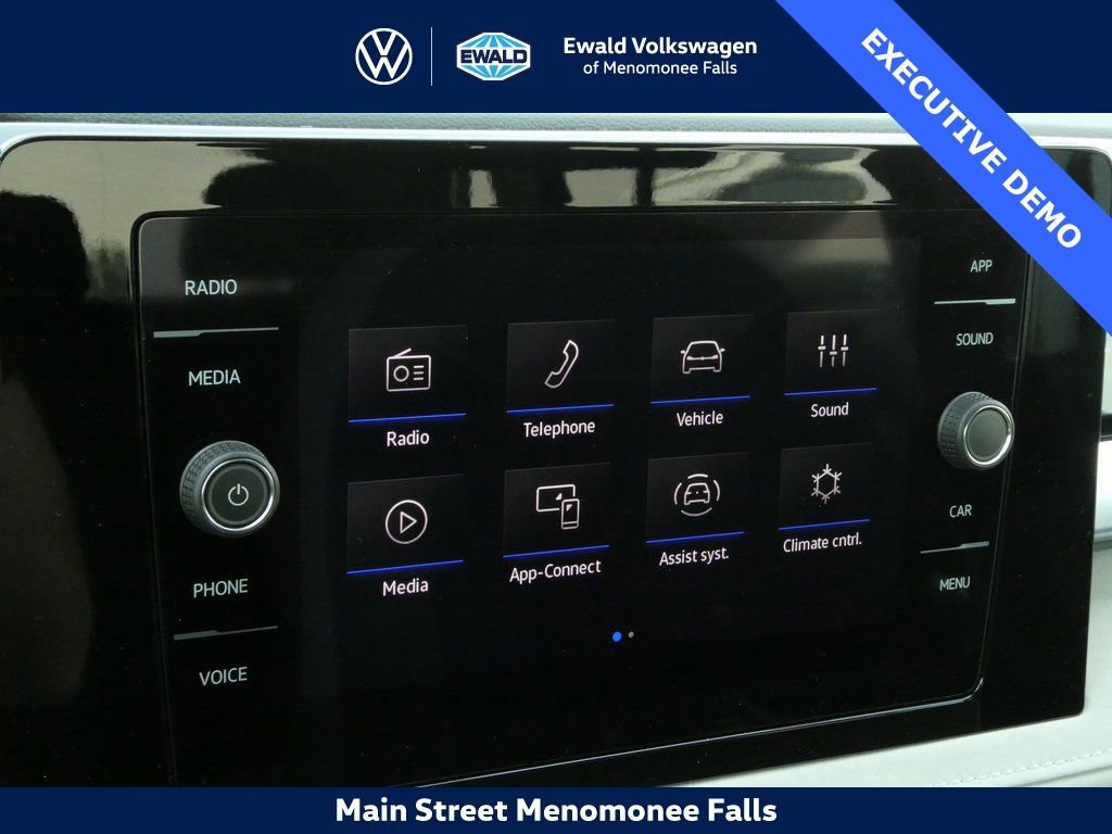 Certified 2025 Volkswagen Taos SE image 6