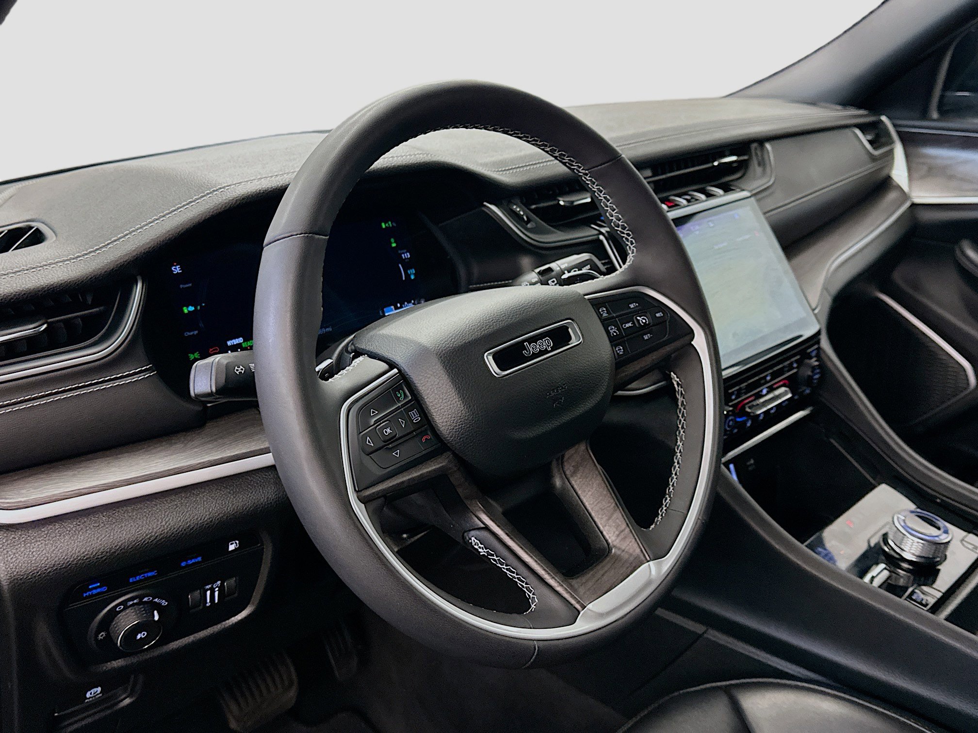 Used 2024 Jeep Grand Cherokee Limited 4xe w/ Trailer Tow Package AWD/4WD image 18