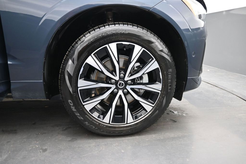 Used 2025 Volvo XC60 B5 Plus AWD/4WD image 16