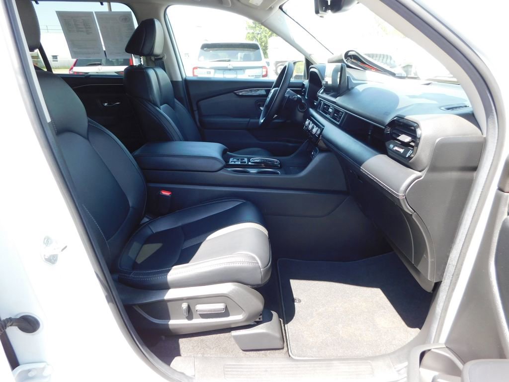 Used 2025 Honda Pilot Touring image 18
