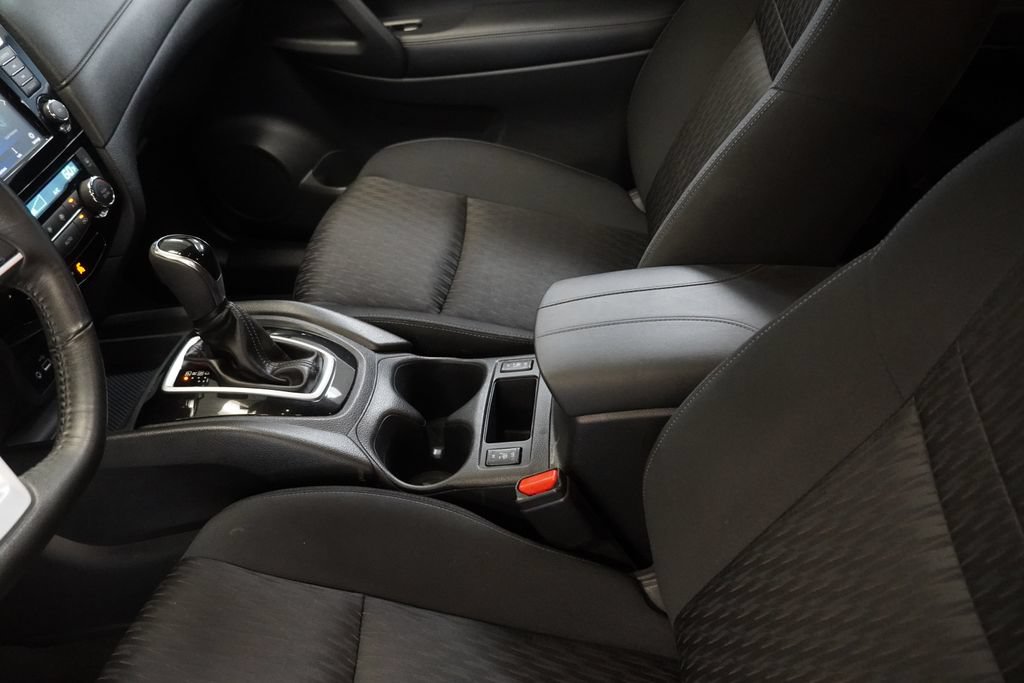 Used 2018 Nissan Rogue SV AWD/4WD image 7