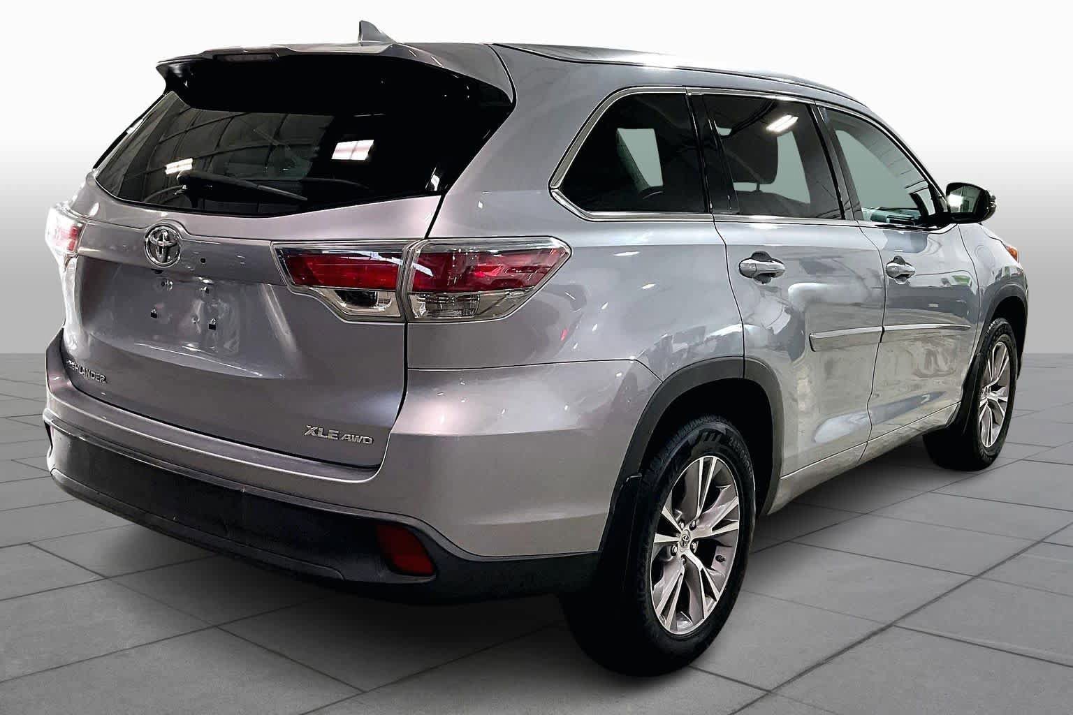 Used 2014 Toyota Highlander XLE image 13