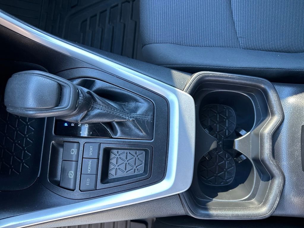 Used 2019 Toyota RAV4 LE image 27