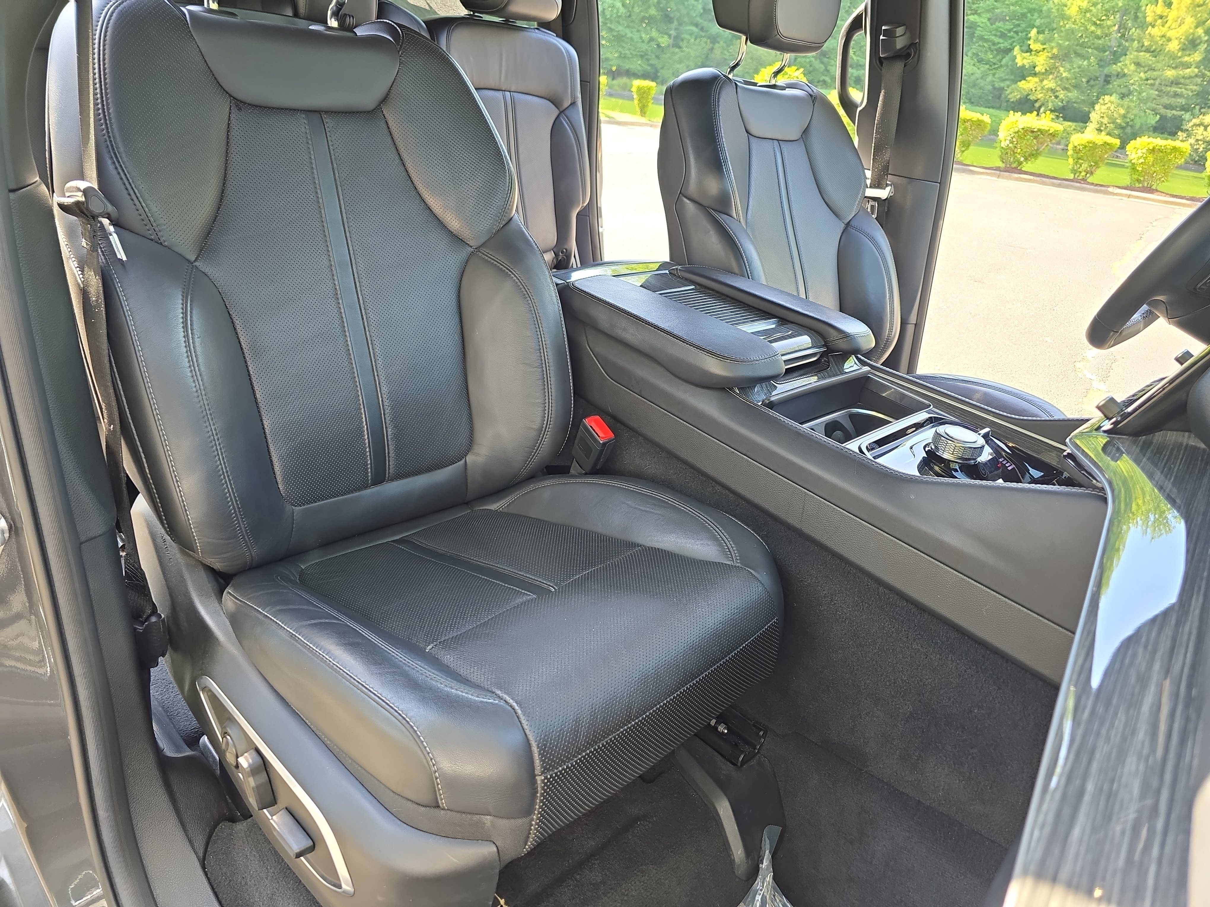 Used 2022 Jeep Wagoneer Series II w/ Premium Group I AWD/4WD image 10
