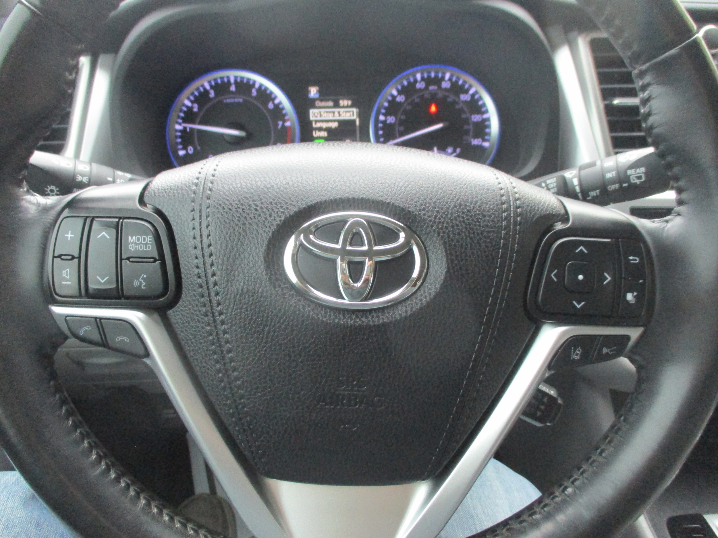 Used 2019 Toyota Highlander XLE FWD image 21