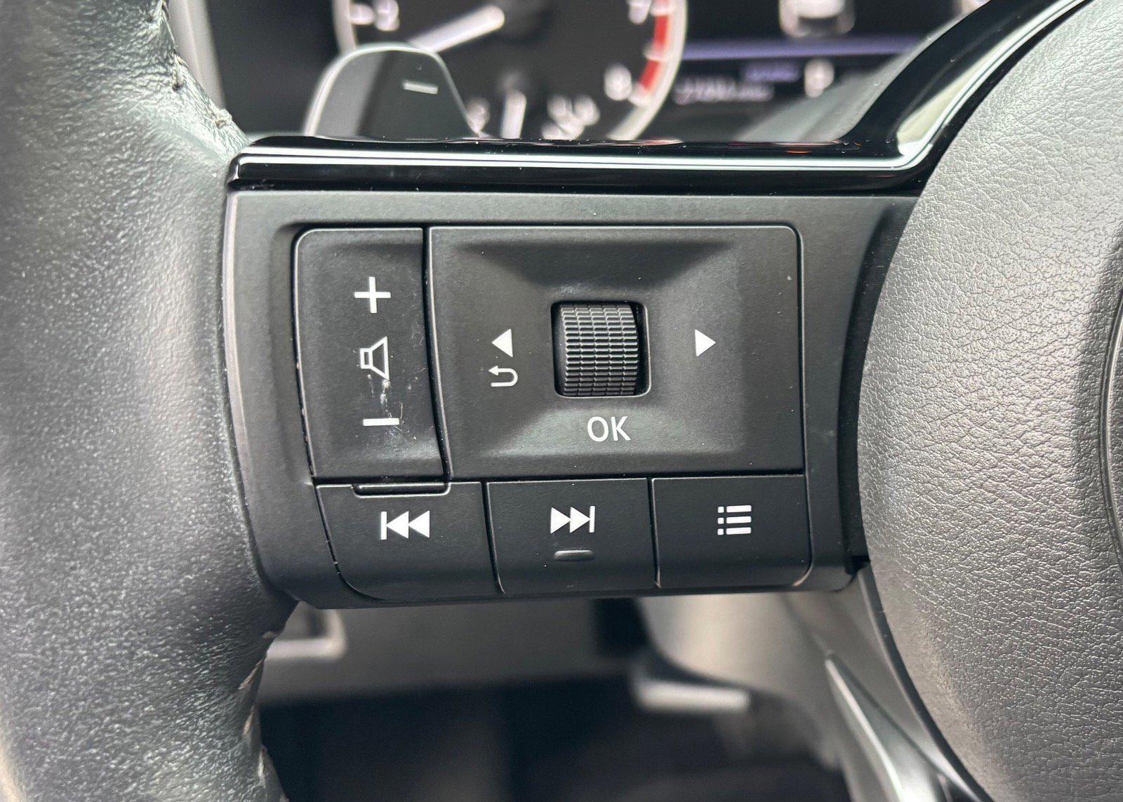 Used 2023 Nissan Rogue SL w/ SL Premium Package image 34