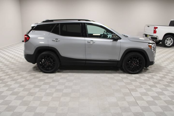 Used 2024 GMC Terrain SLT w/ Infotainment Package II AWD/4WD image 12