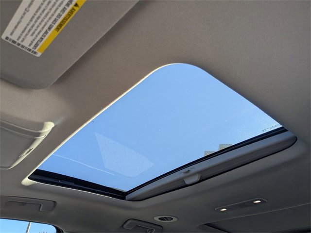 Used 2023 GMC Acadia SLT w/ Preferred Package image 24