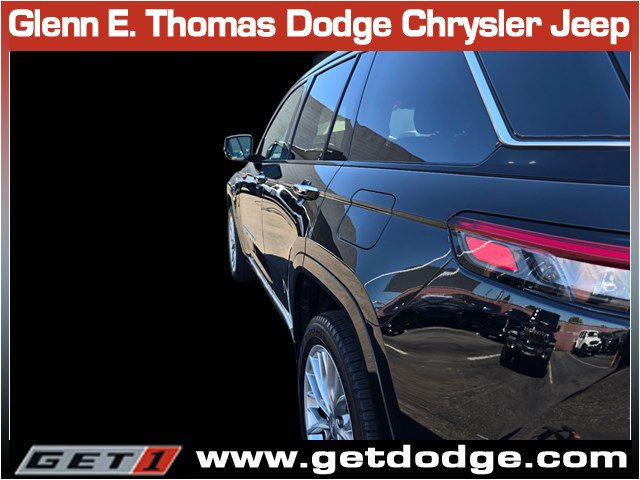 Certified 2023 Jeep Grand Cherokee Summit w/ Advanced Protech Group IV AWD/4WD image 10