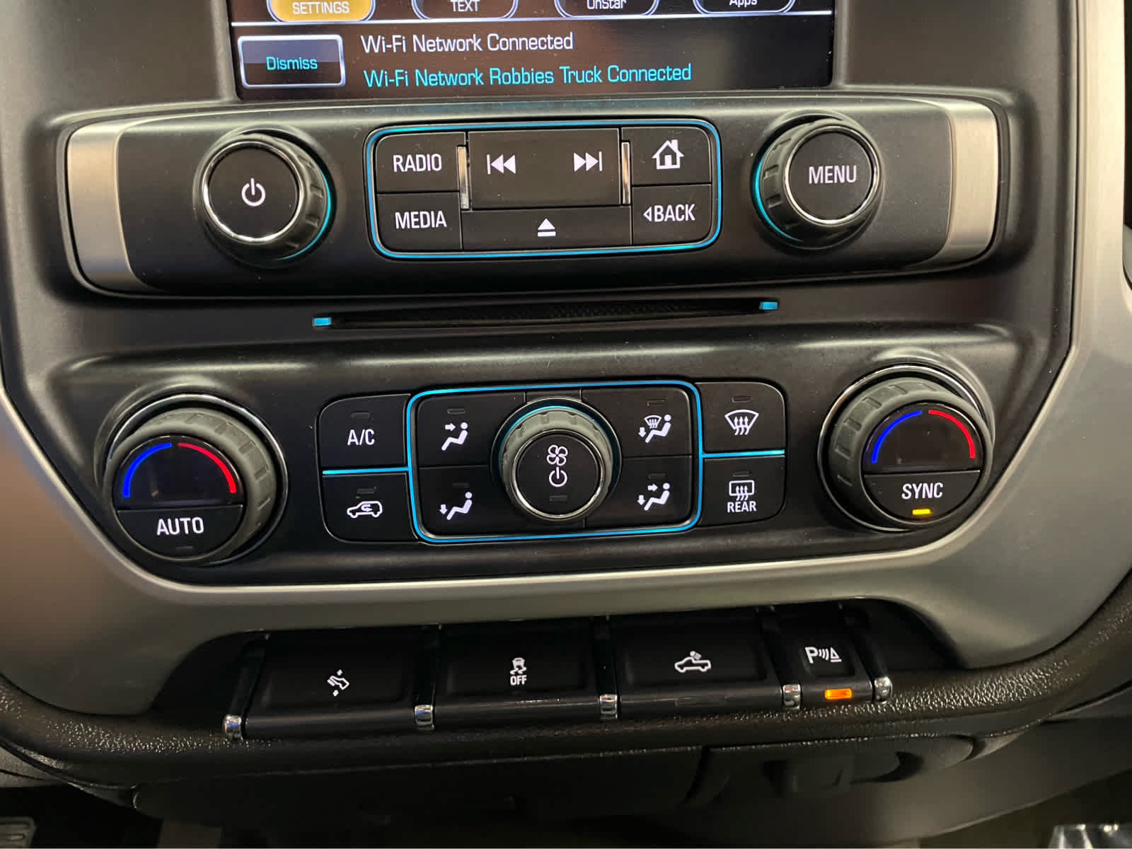 Used 2018 GMC Sierra 1500 SLE w/ SLE Value Package AWD/4WD image 5