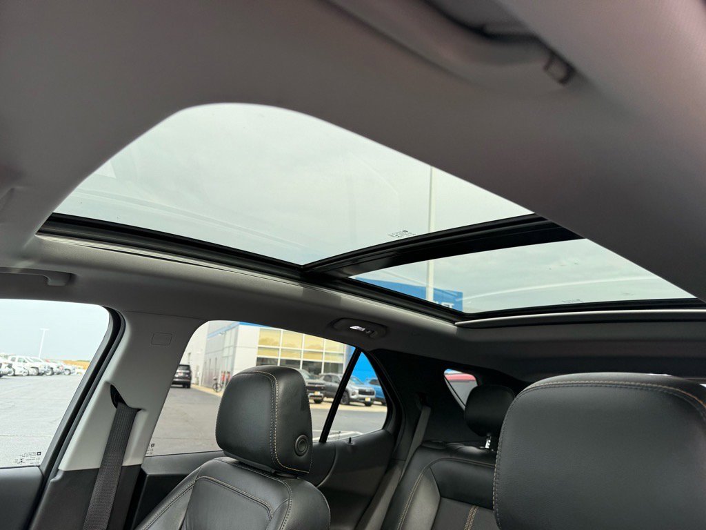 Used 2023 Chevrolet Equinox Premier image 24