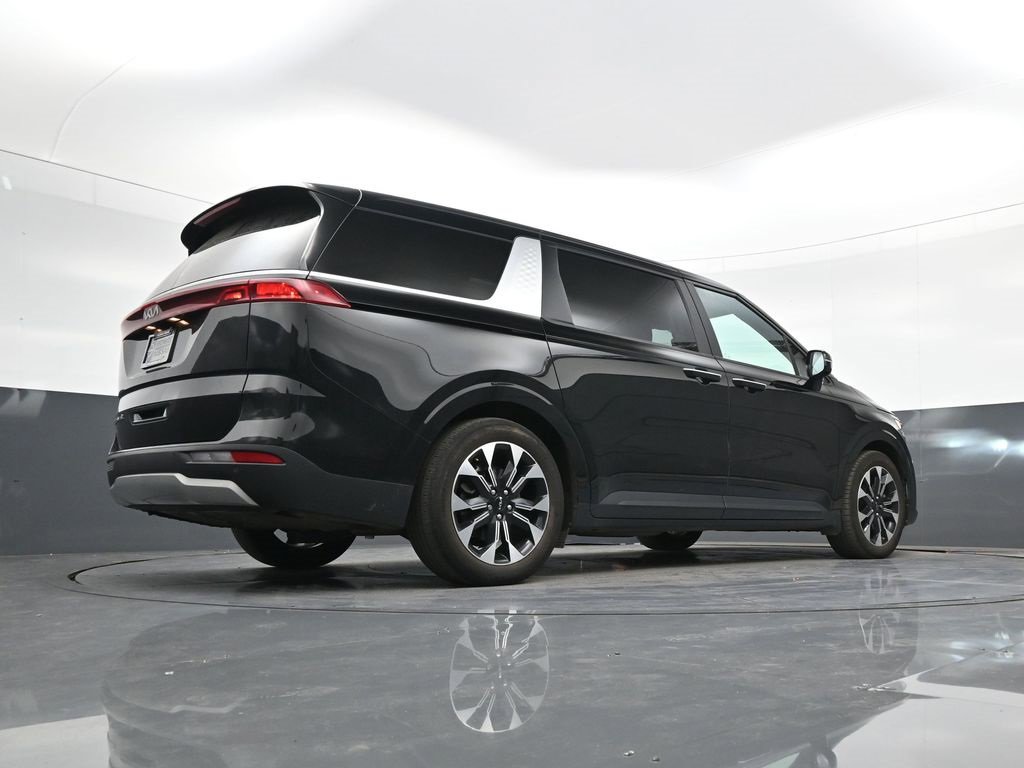 Used 2022 Kia Carnival EX image 22