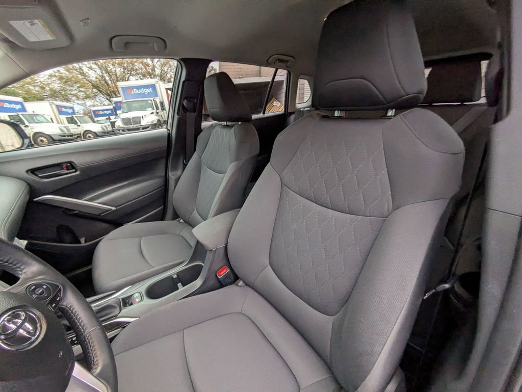 Used 2025 Toyota Corolla Cross LE image 23