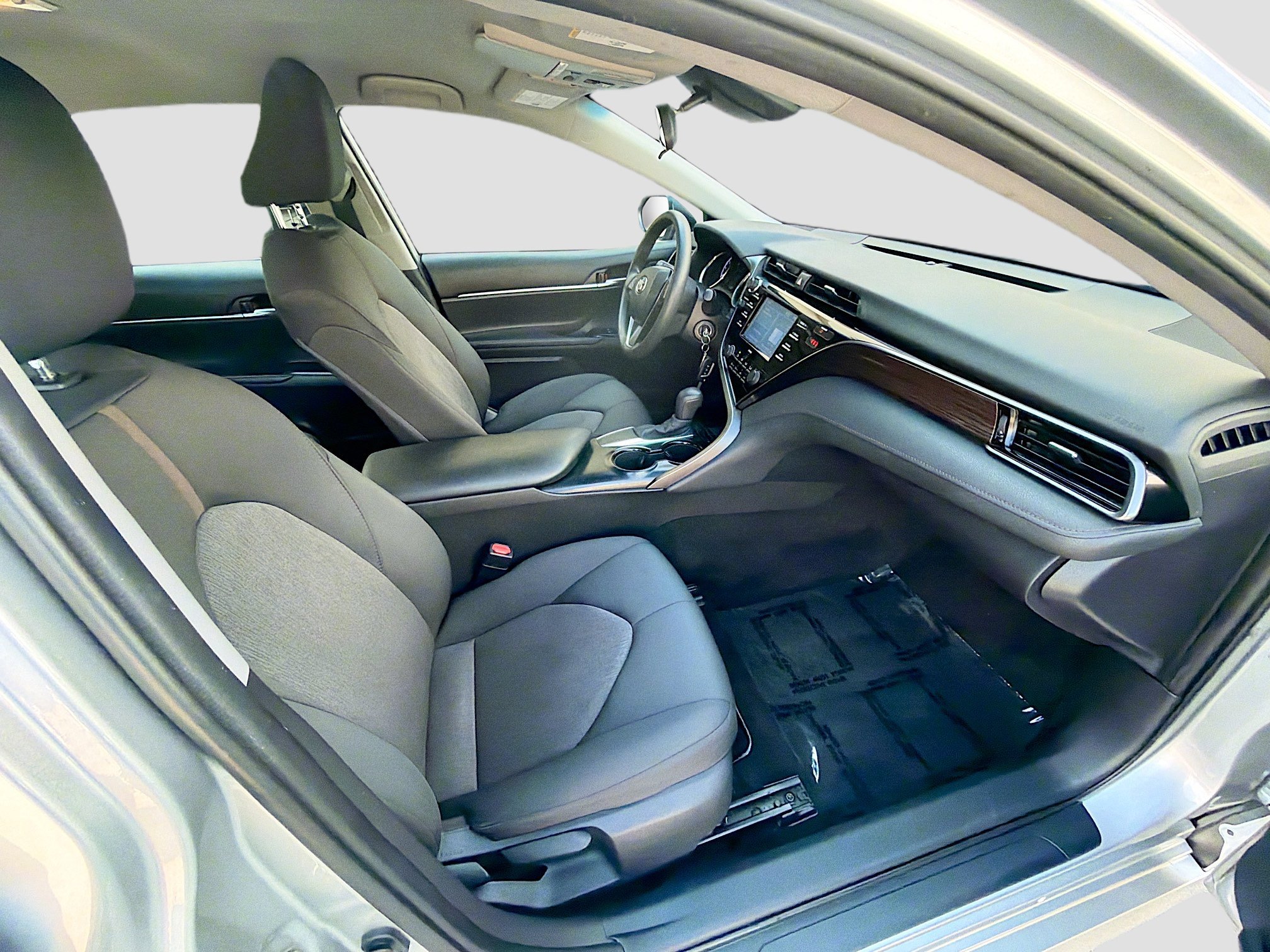 Used 2020 Toyota Camry LE FWD image 28
