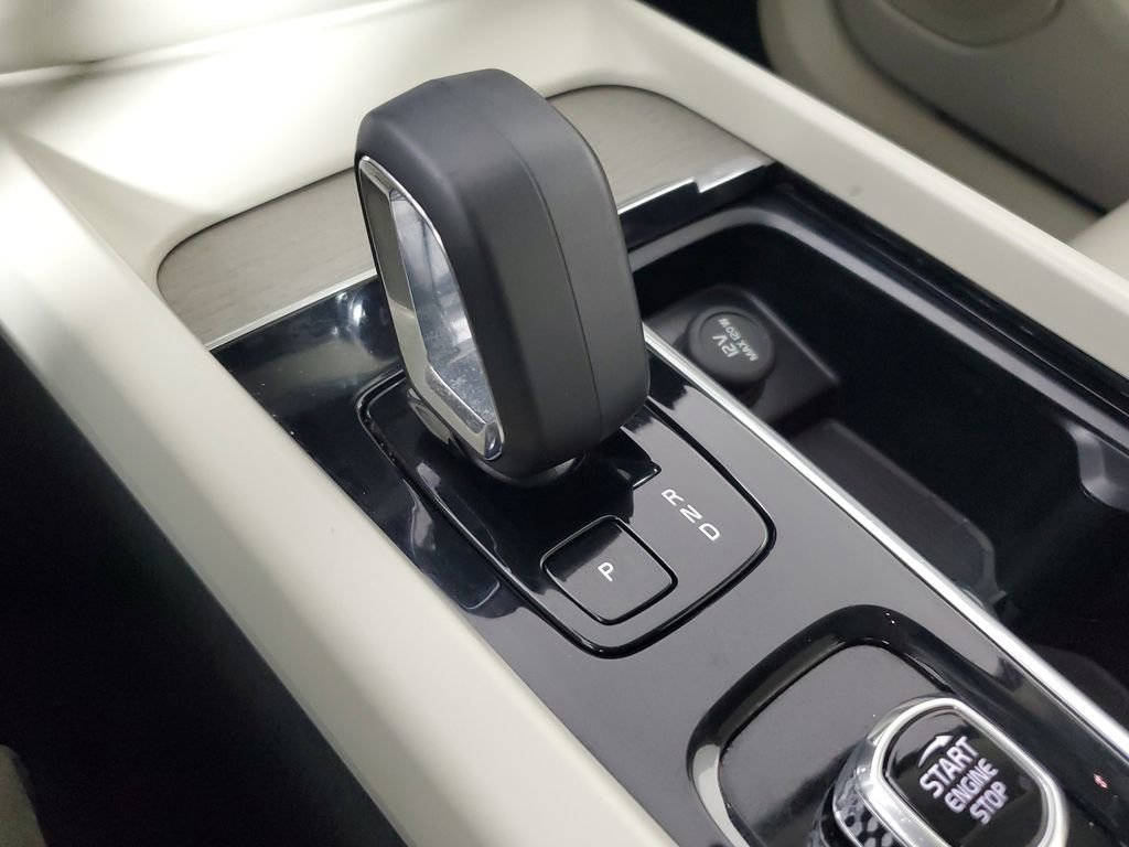 Used 2023 Volvo XC60 B5 Plus image 35
