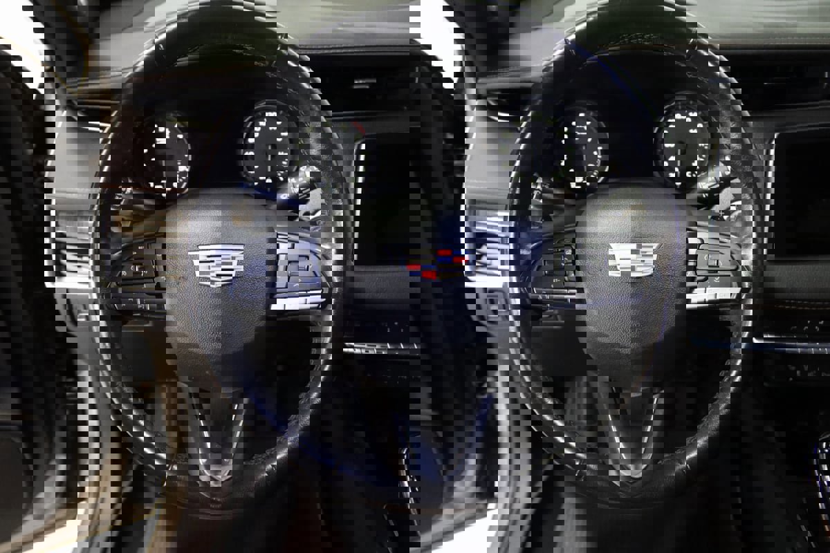 Used 2020 Cadillac XT4 Premium Luxury image 41