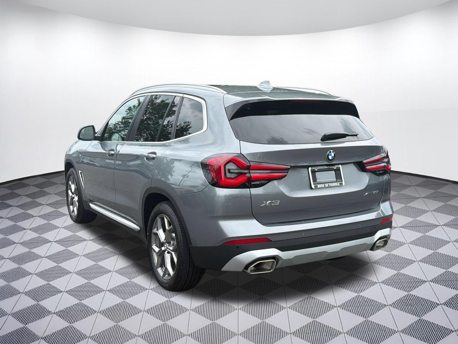 Used 2023 BMW X3 xDrive30i w/ Premium Package AWD/4WD image 3