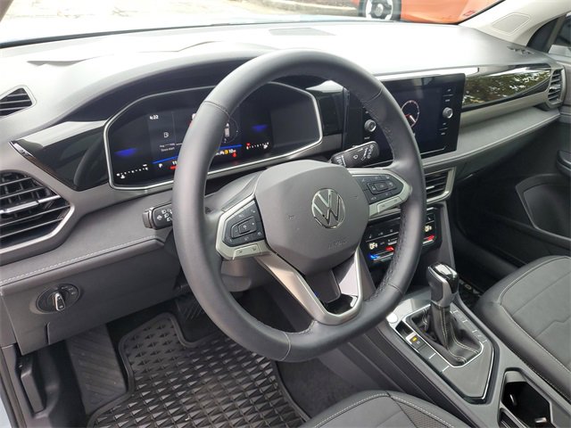 Certified 2025 Volkswagen Taos SE image 23