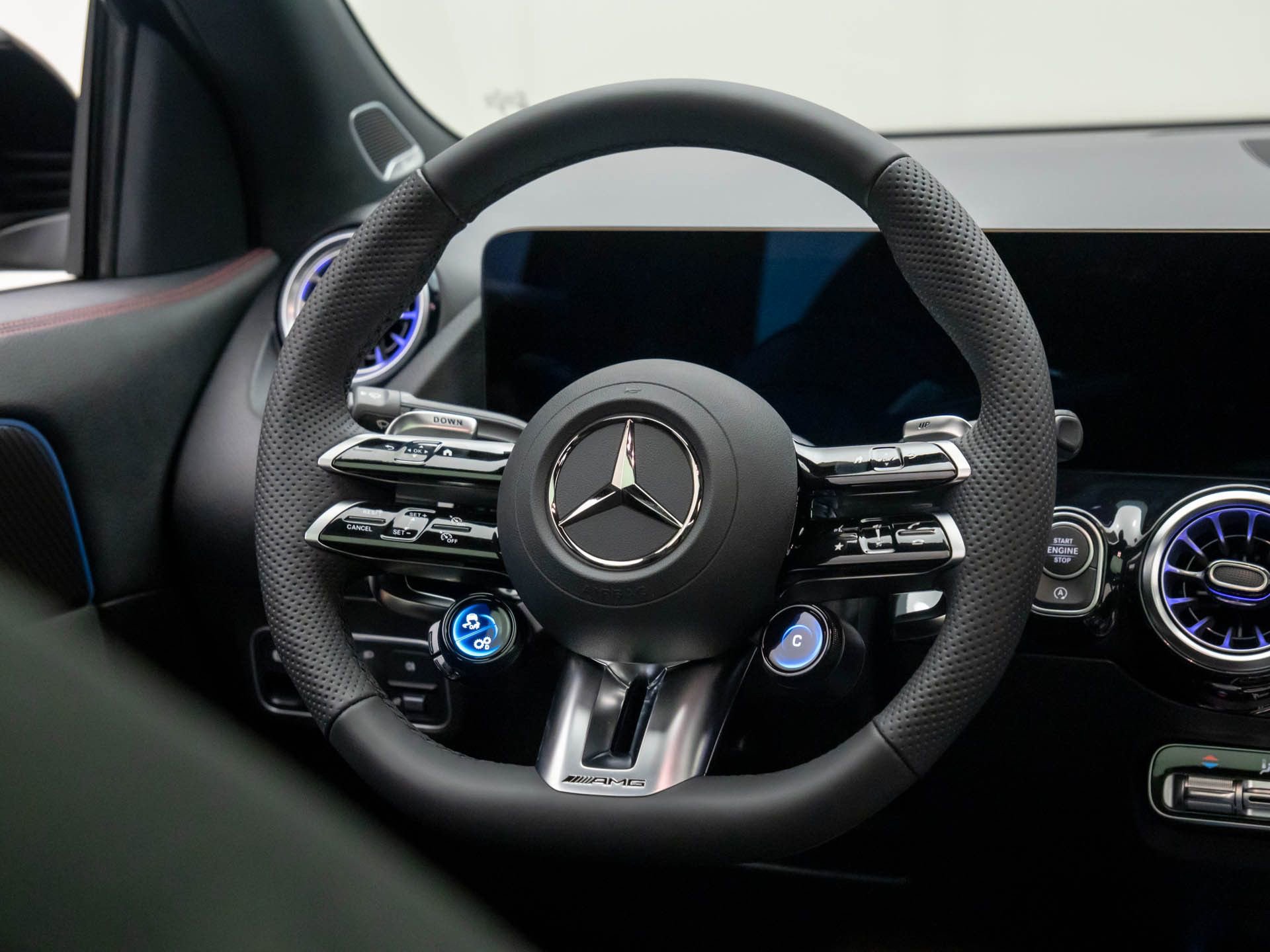 New 2026 Mercedes-Benz GLA 35 AMG 4MATIC image 11