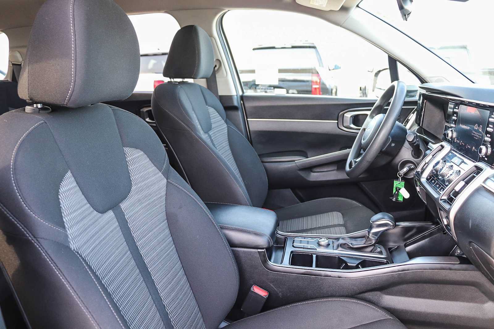 Used 2022 Kia Sorento LX FWD image 16
