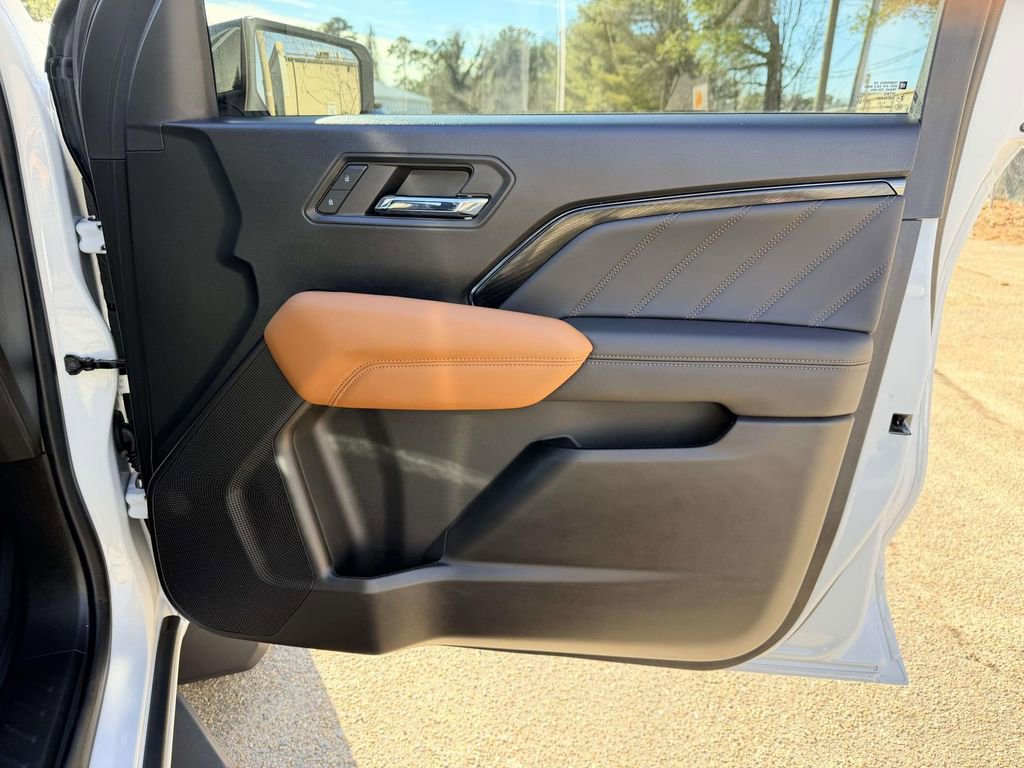 Used 2023 GMC Canyon AT4 w/ Canyon Safety Plus Package image 12