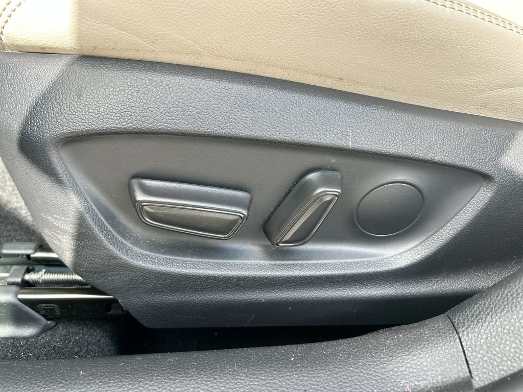 Used 2025 Toyota Corolla XLE FWD image 12