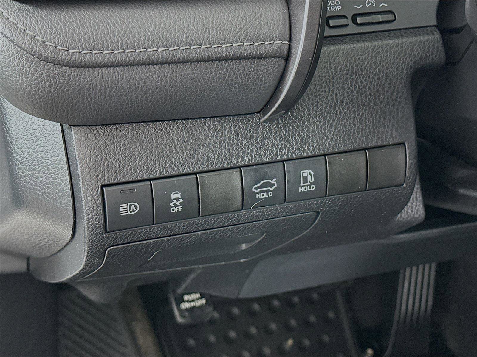 Certified 2020 Toyota Camry SE FWD image 14