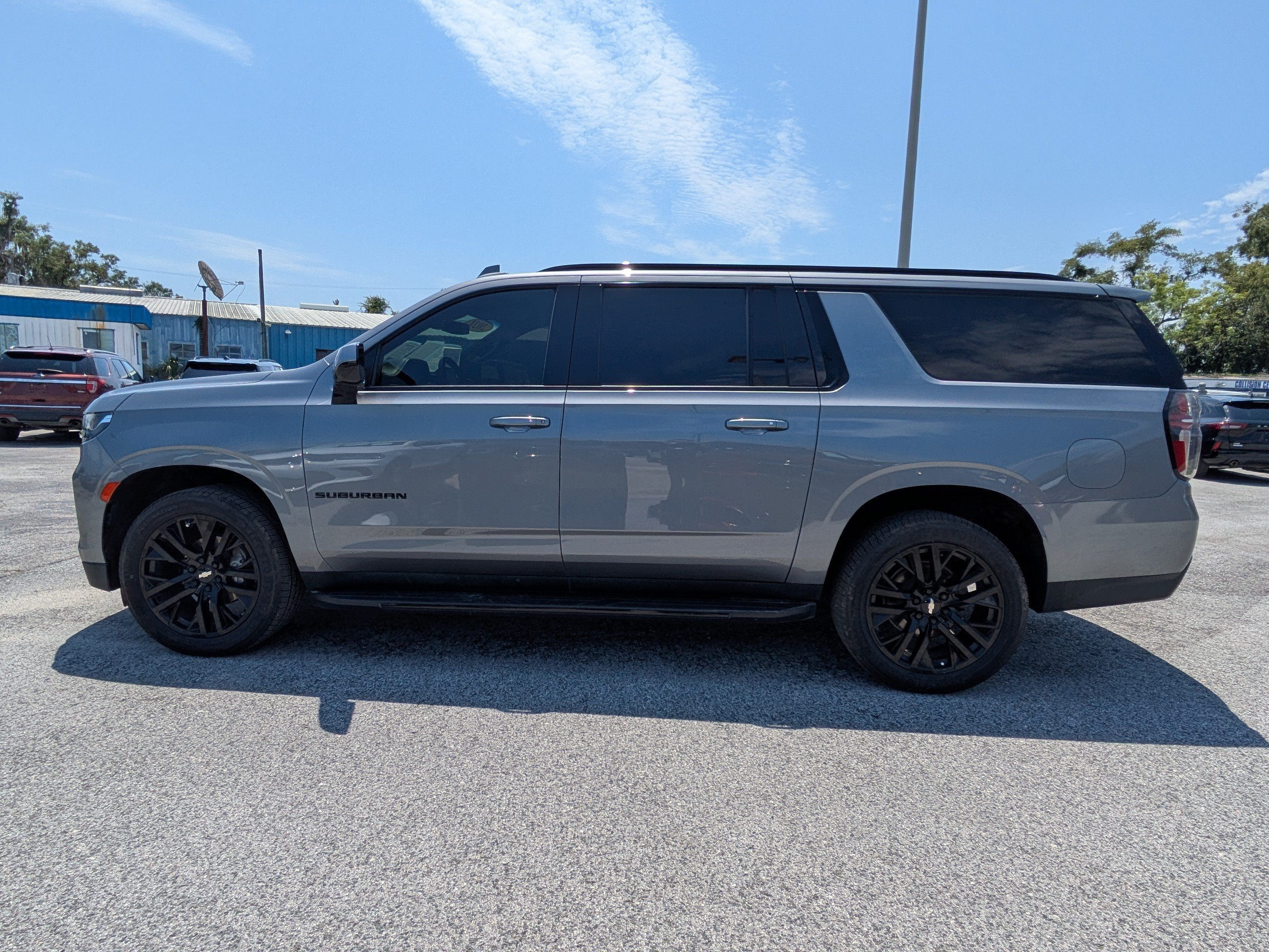 Used 2021 Chevrolet Suburban RST w/ Rear Media and Nav Package RWD image 7