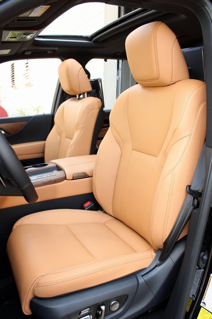 Used 2025 Lexus LX 600 4WD w/ Luxury Package image 8