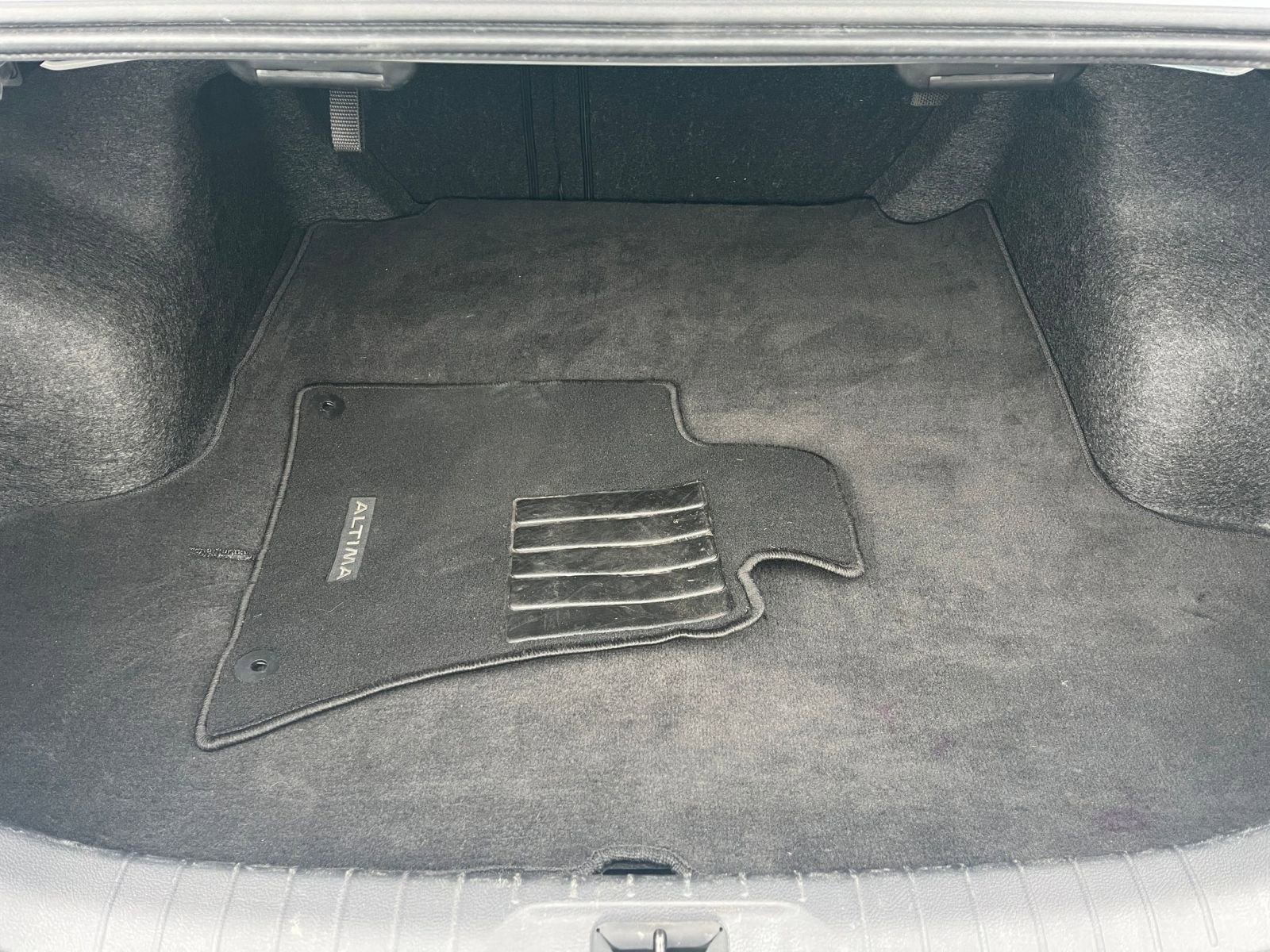 Used 2025 Nissan Altima 2.5 SV image 24