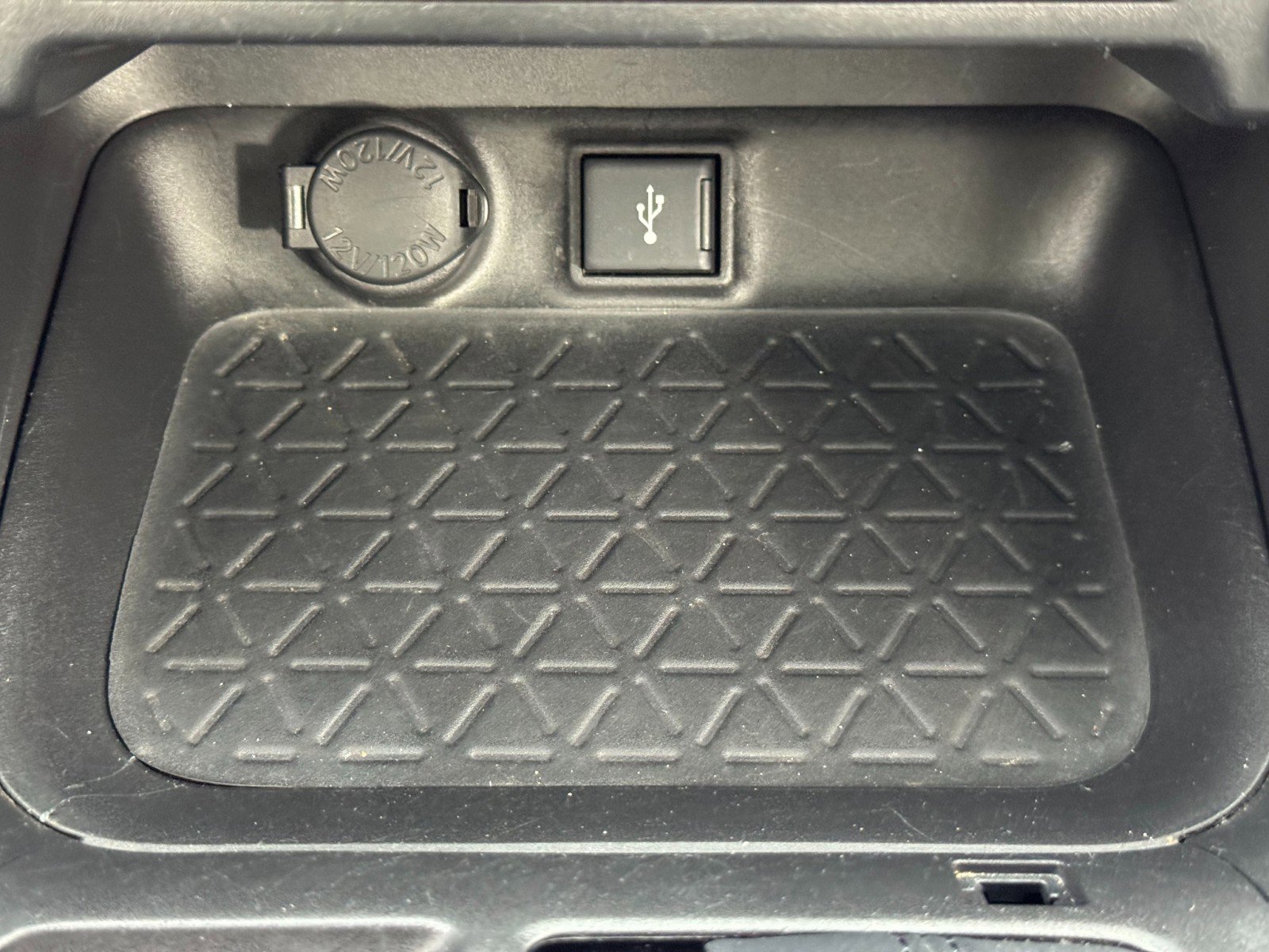 Used 2022 Toyota RAV4 XLE Premium image 27