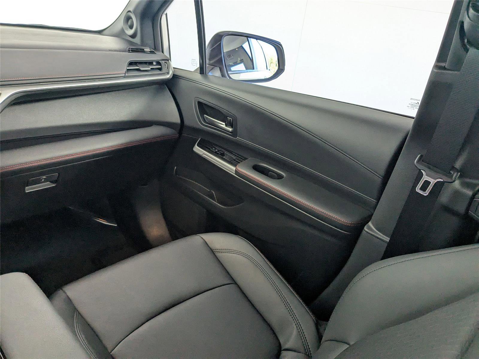 Used 2025 Toyota Sienna XSE image 35