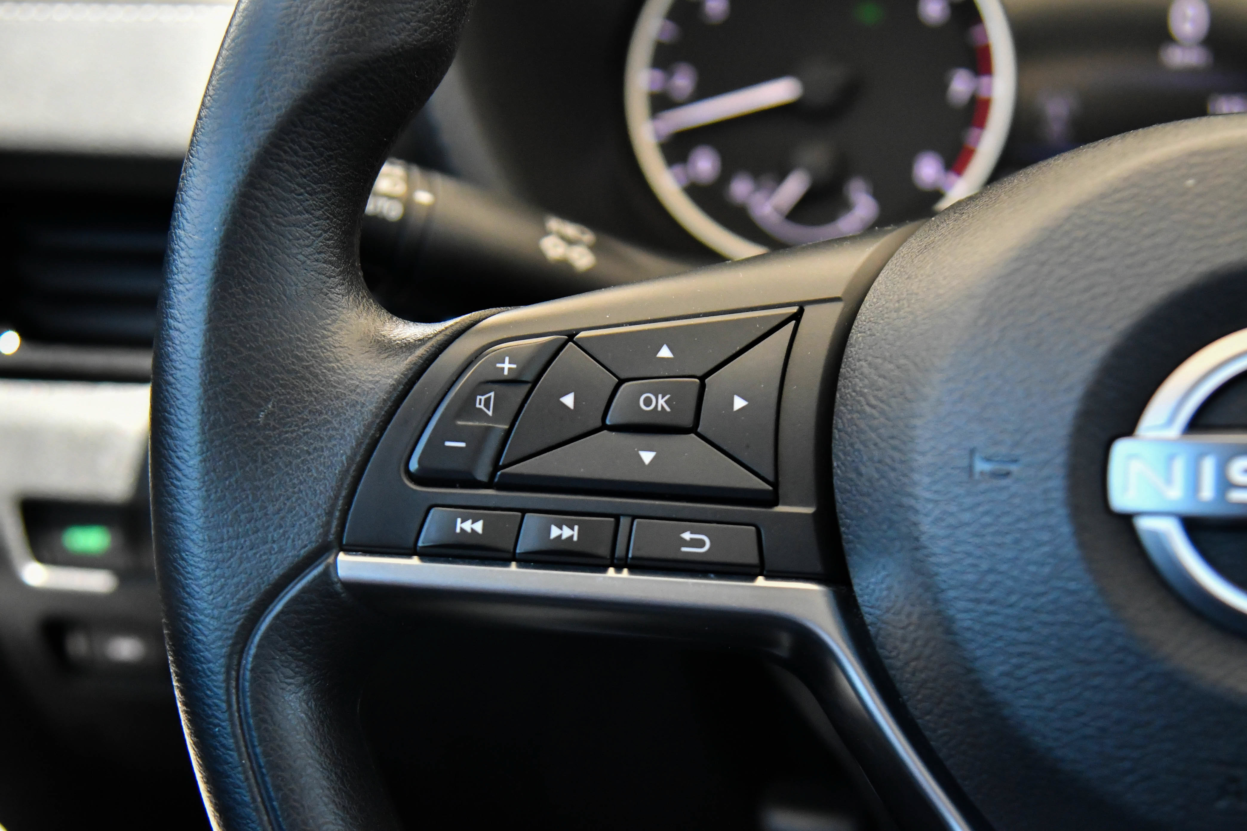 Used 2024 Nissan Sentra SV FWD image 27