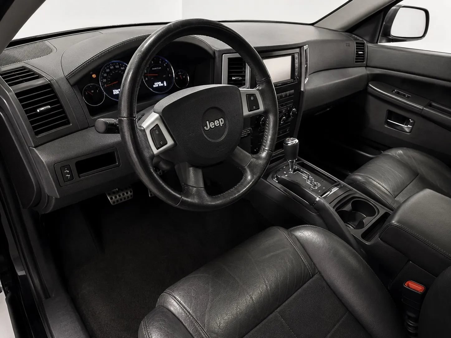 Used 2009 Jeep Grand Cherokee SRT8 w/ SRT Option Group I AWD/4WD image 9