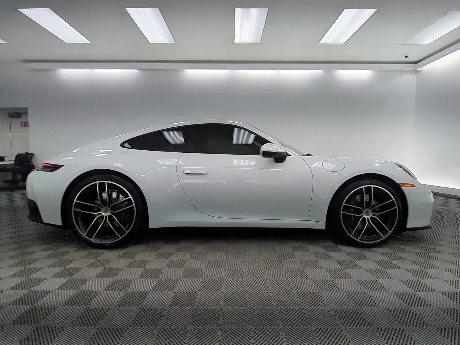 Used 2025 Porsche 911 Carrera RWD image 8