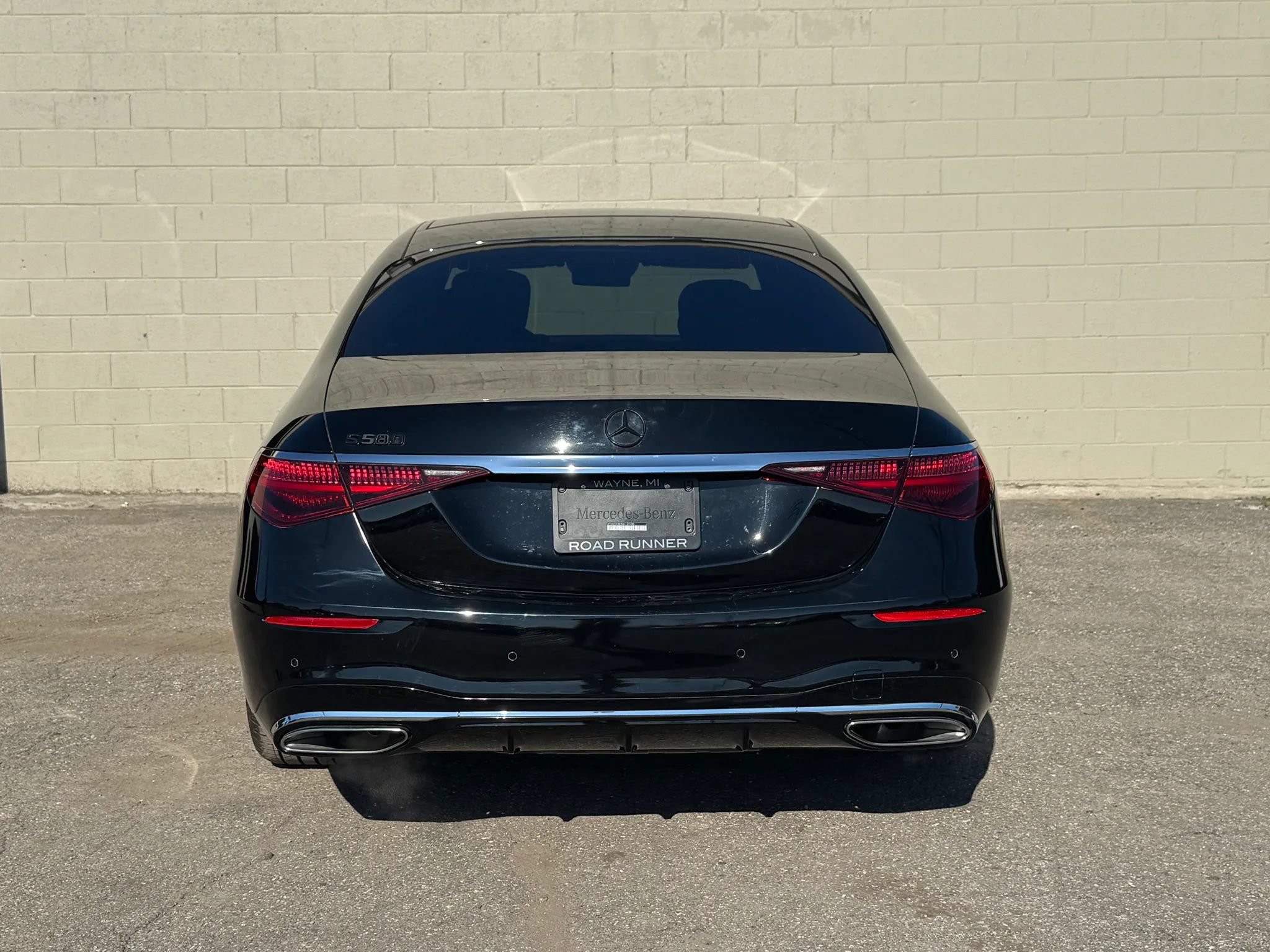 Used 2022 Mercedes-Benz S 580 4MATIC Sedan w/ AMG Line Package image 4