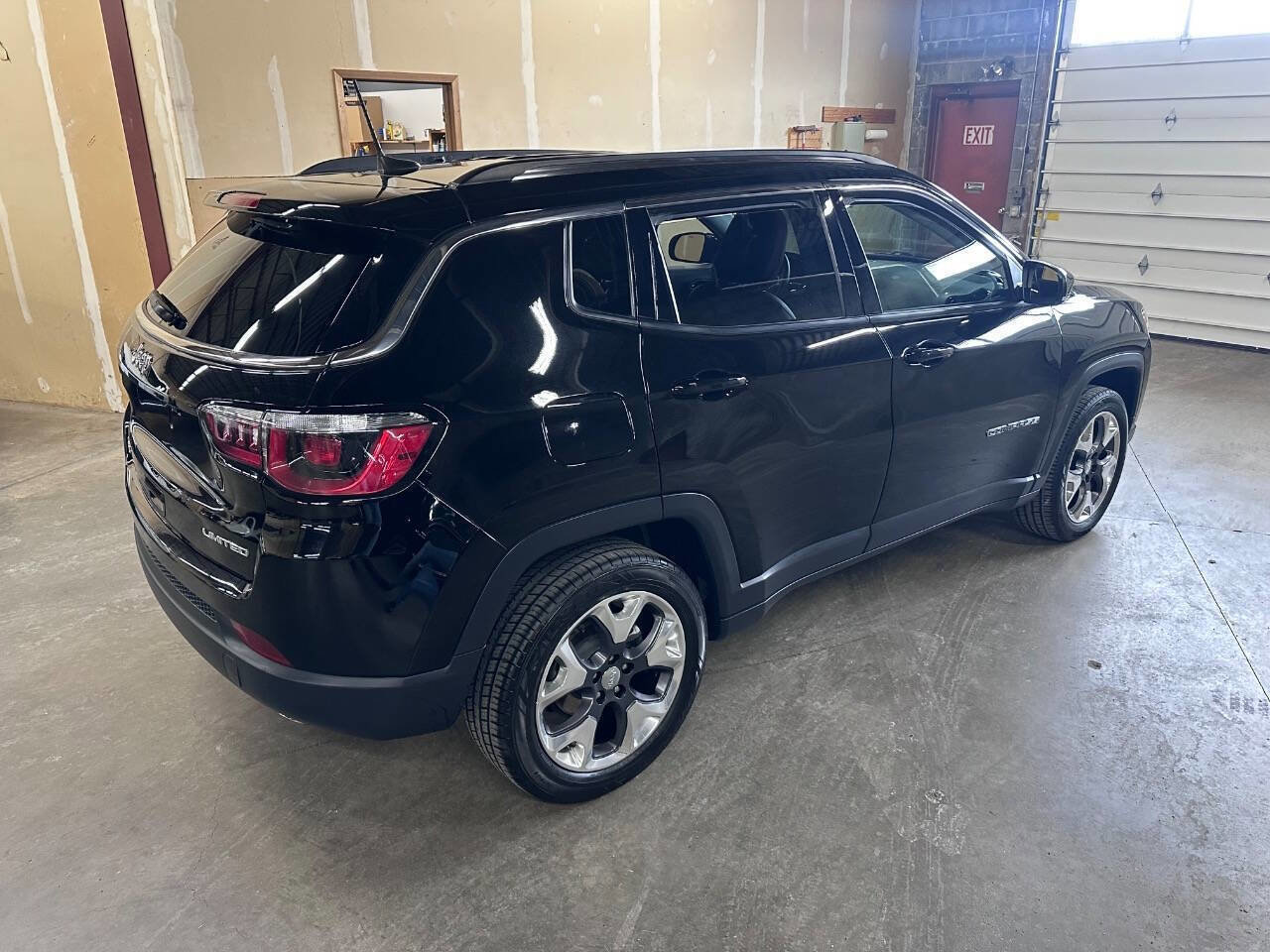 Used 2019 Jeep Compass Limited image 3