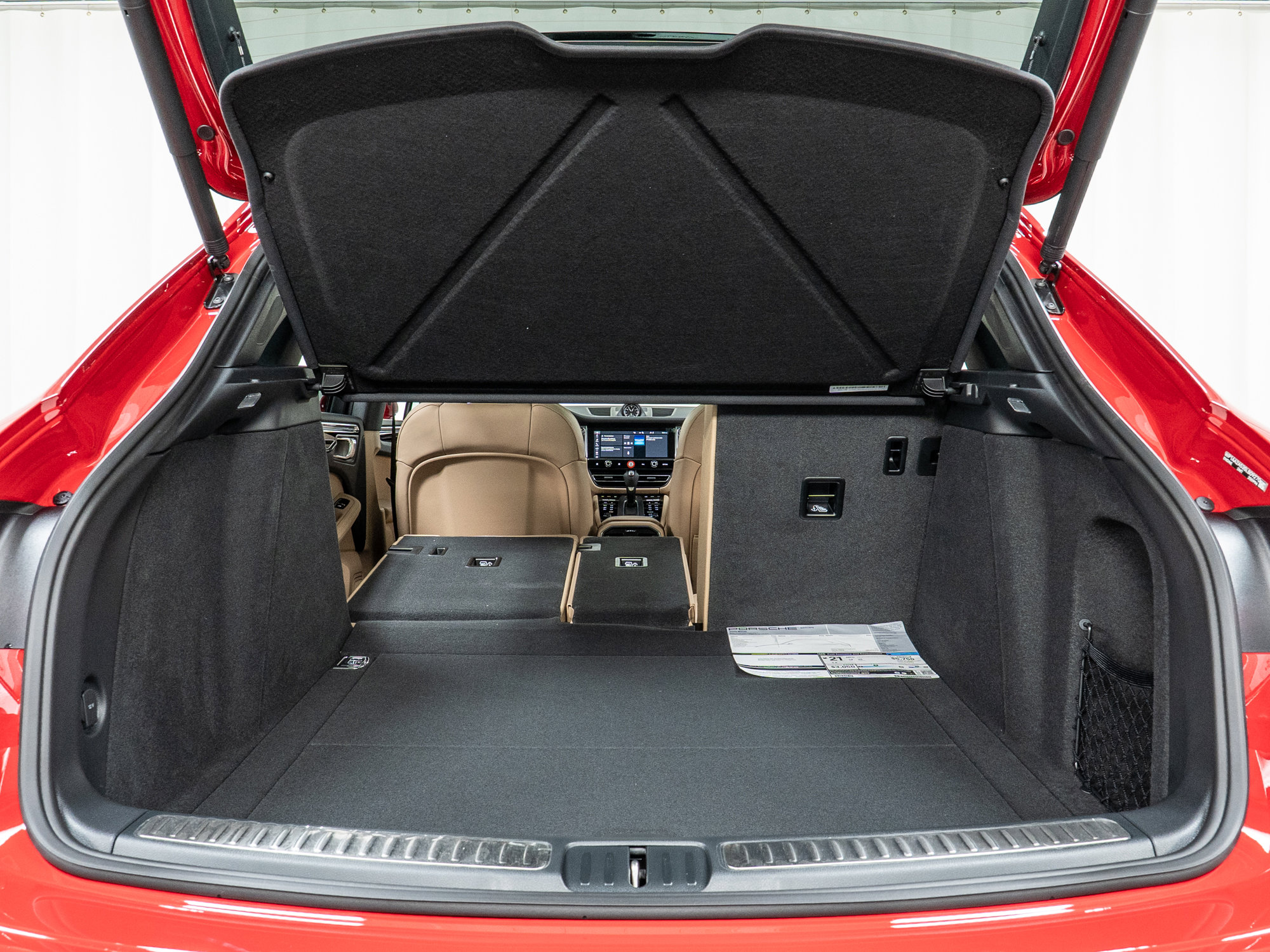 Used 2025 Porsche Macan image 13