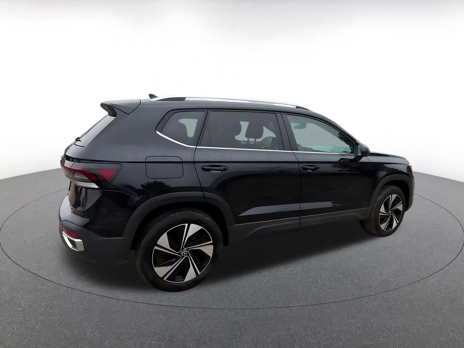 Used 2025 Volkswagen Taos SE AWD/4WD image 15