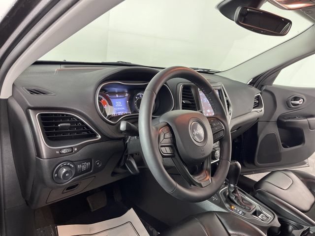 Used 2022 Jeep Cherokee Trailhawk w/ Comfort/Convenience Group AWD/4WD image 23