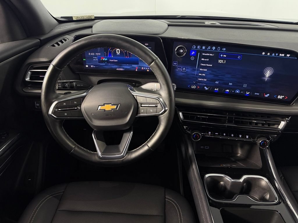 Used 2025 Chevrolet Traverse LT FWD image 14