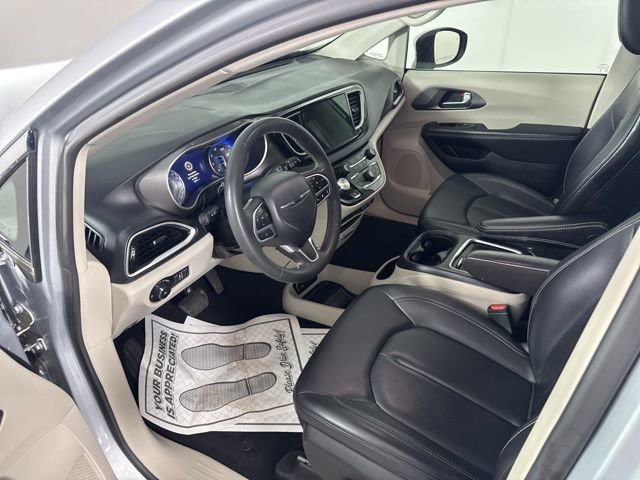 Used 2023 Chrysler Pacifica Touring-L image 31
