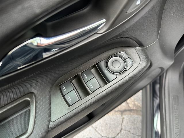 Used 2023 Chevrolet Equinox RS image 19